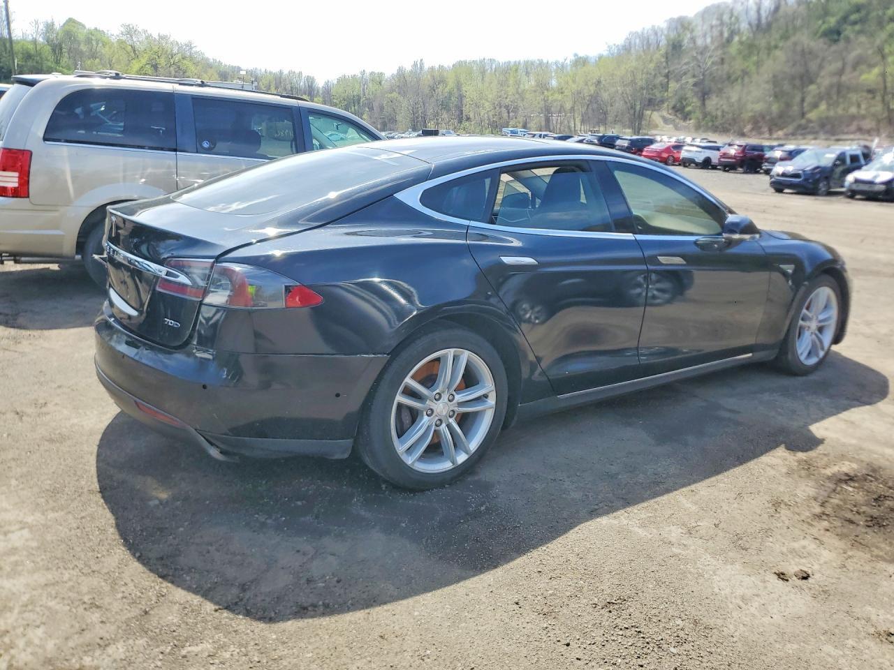 2015 Tesla Model S - Image 3