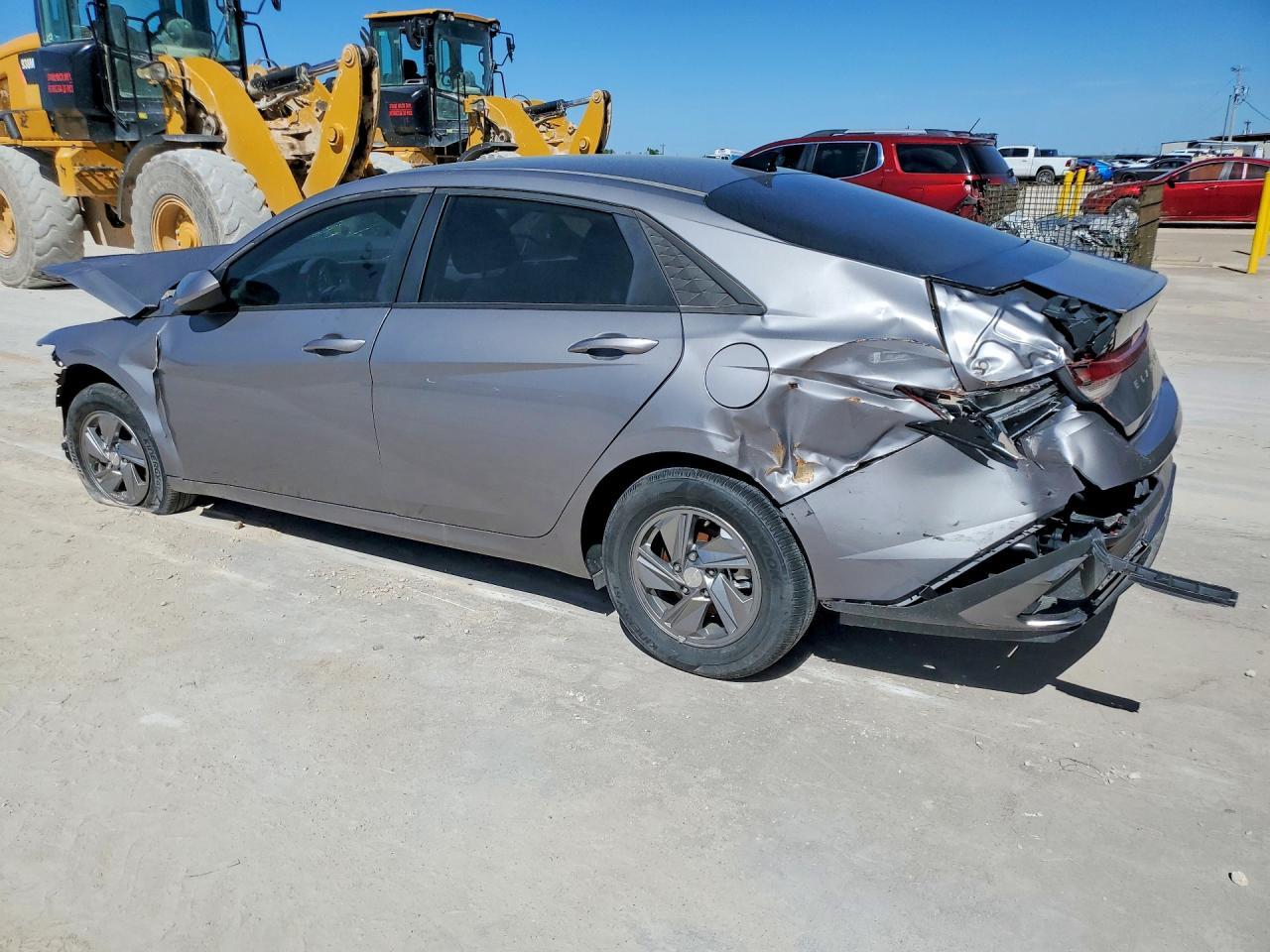 2025 Hyundai Elantra Se - Фото 2