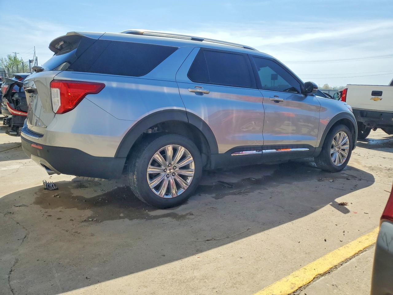 2022 Ford Explorer Limited - Image 3
