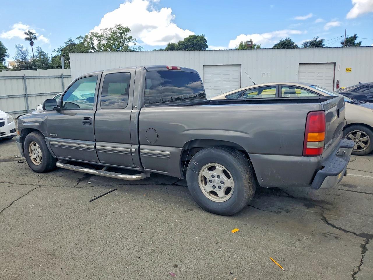 2001 Chevrolet Silverado 1500 - Image 2