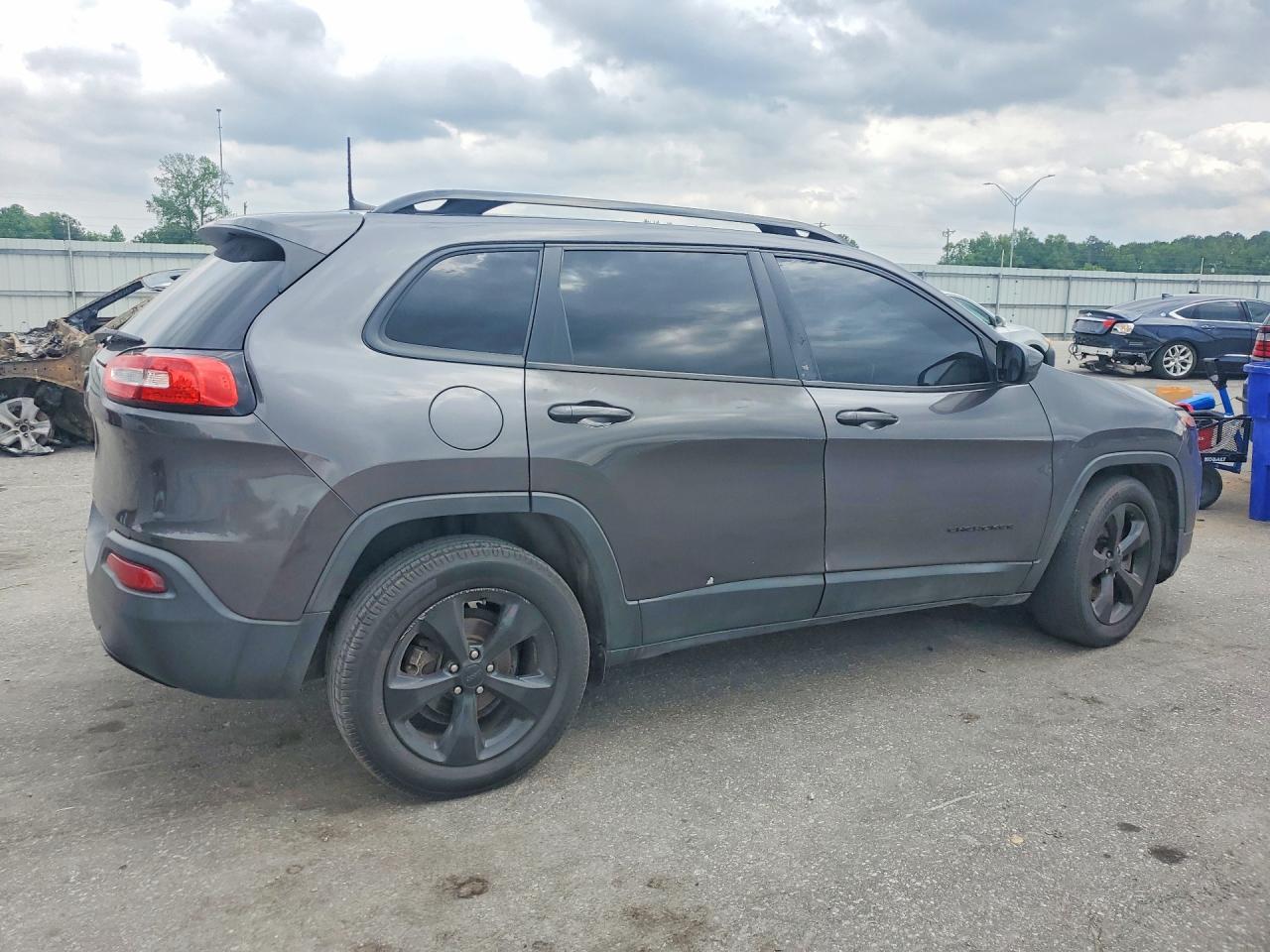 2018 Jeep Cherokee Latitude - Image 3