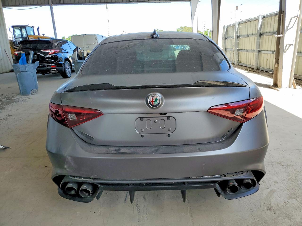 2019 Alfa Romeo Giulia Quadrifoglio - Фото 6
