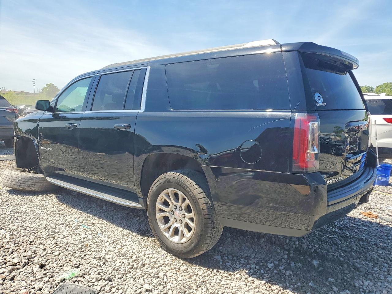 2017 GMC Yukon Xl K1500 Slt - Фото 2