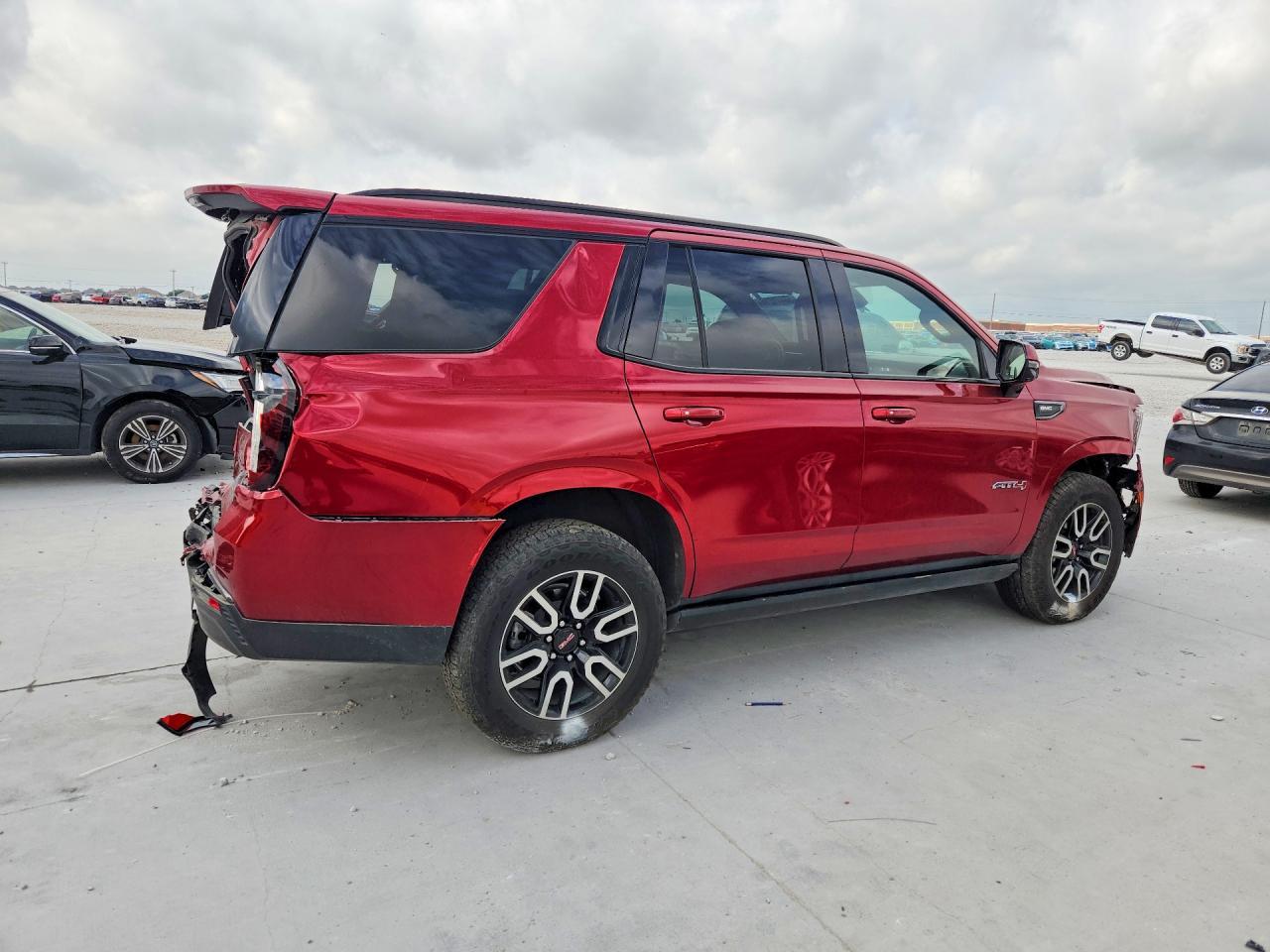 2023 GMC Yukon At4 - Image 3