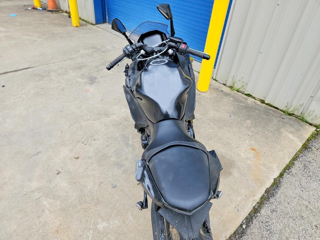 2026 Kawasaki Ex650 R - Фото 6