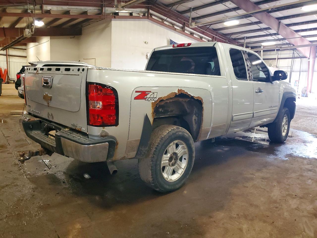 2010 Chevrolet Silverado K1500 Lt - Image 3