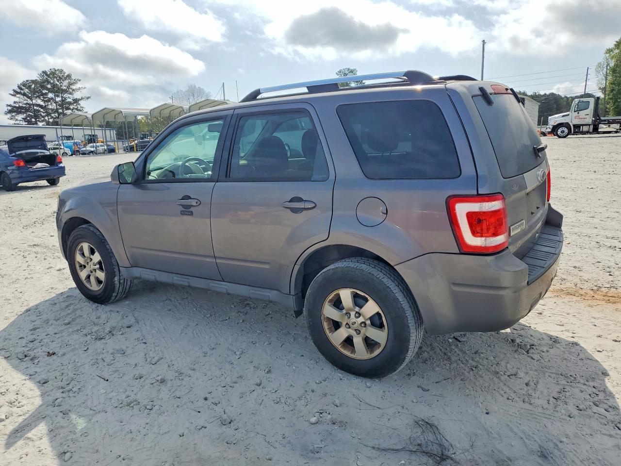 2010 Ford Escape - Фото 2