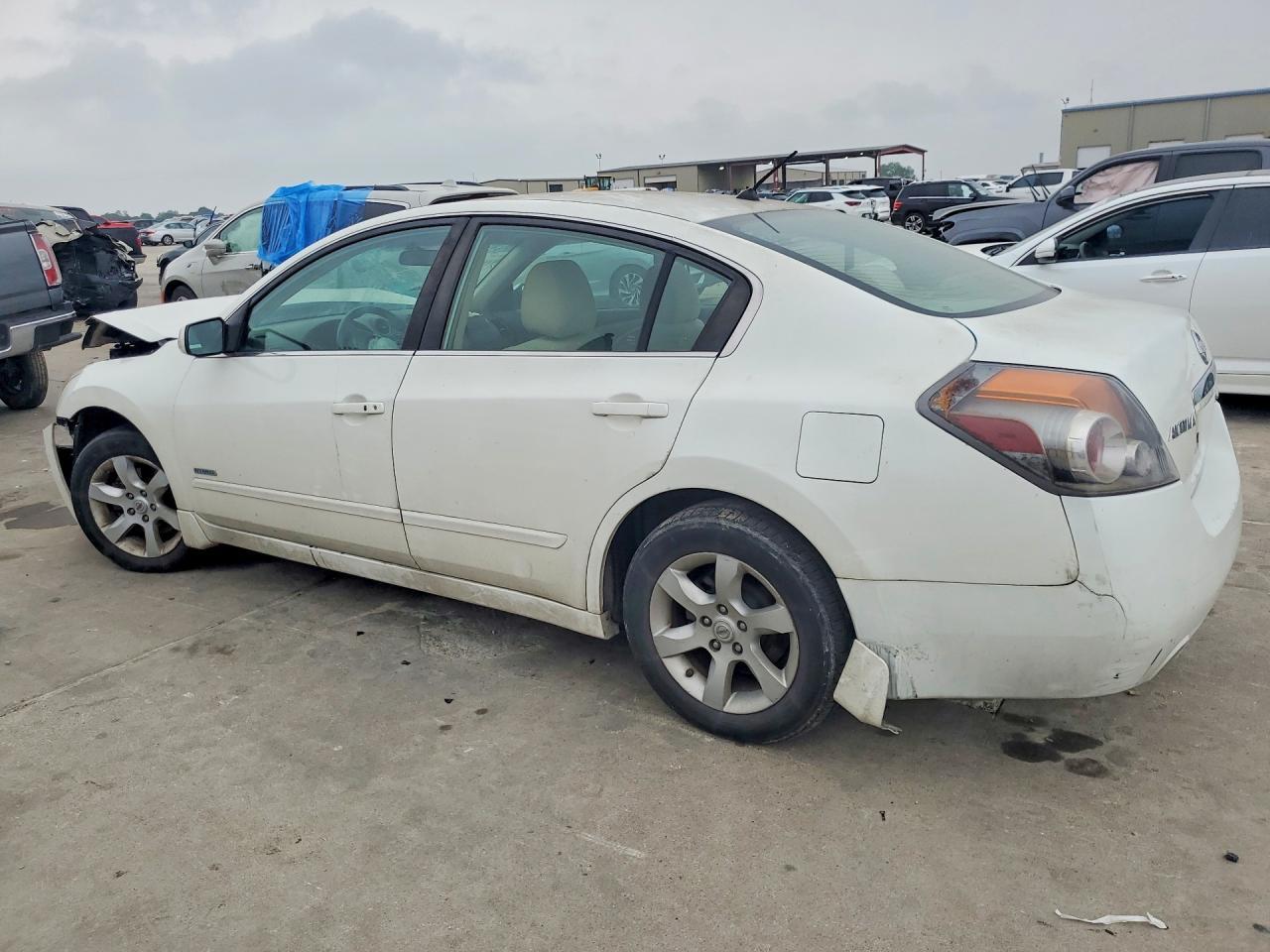 2009 Nissan Altima Hybrid - Image 2
