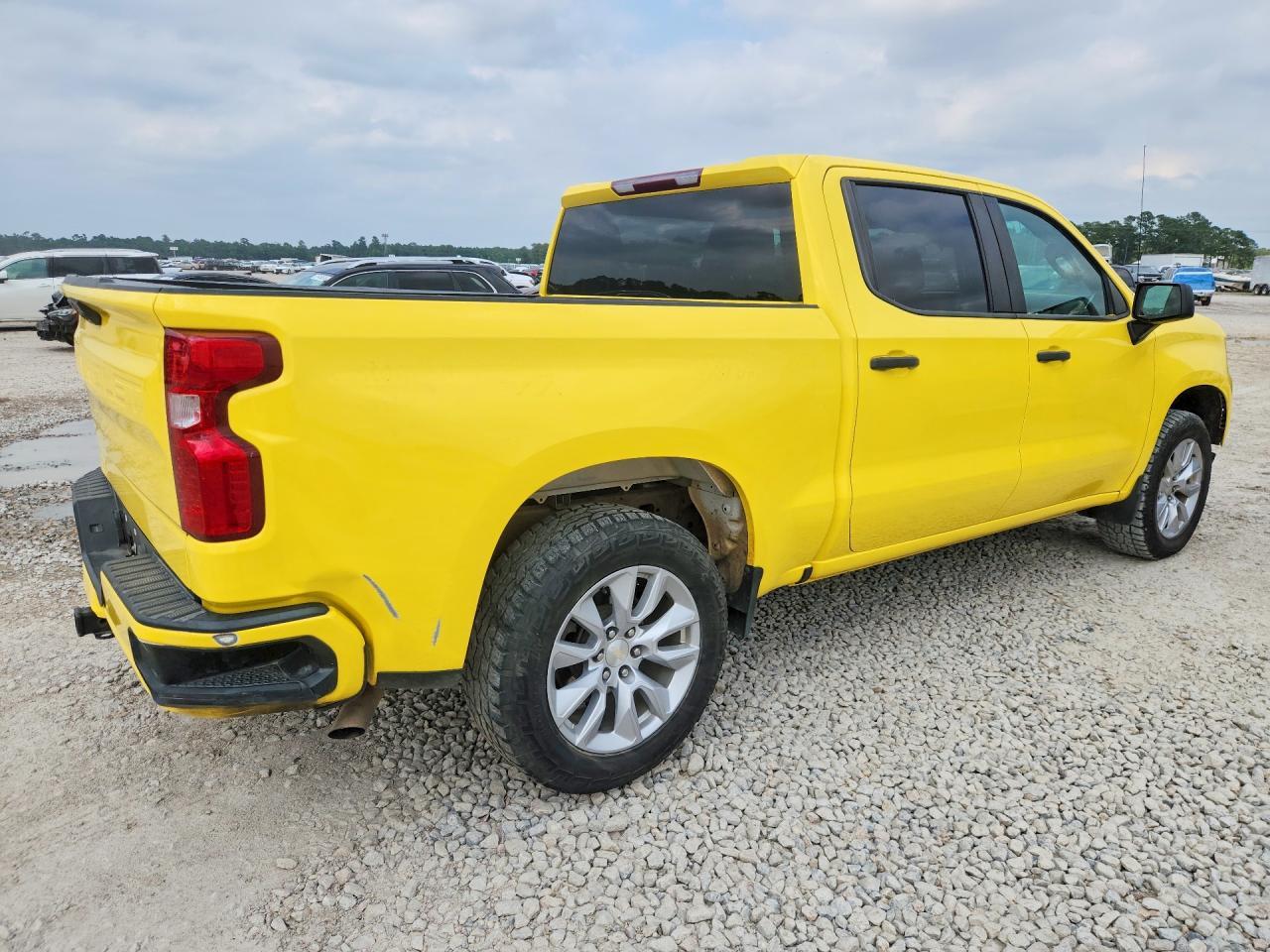 2022 Chevrolet Silverado K1500 Custom - Фото 3