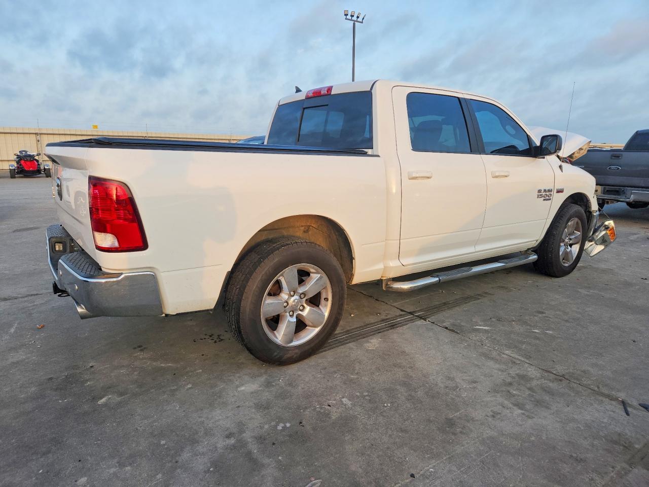 2019 Ram 1500 Classic Slt - Фото 3