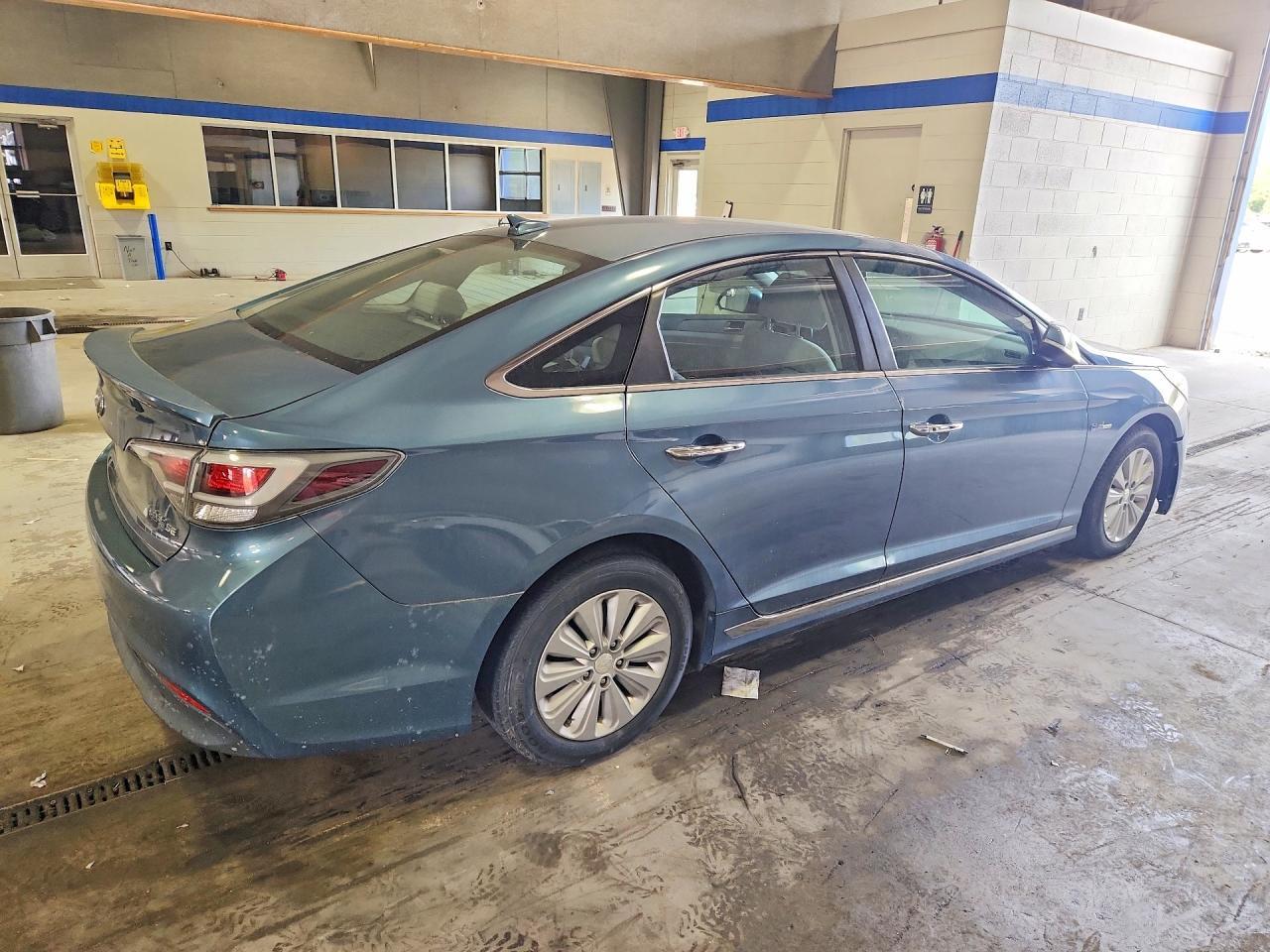2016 Hyundai Sonata Hybrid Se - Image 3