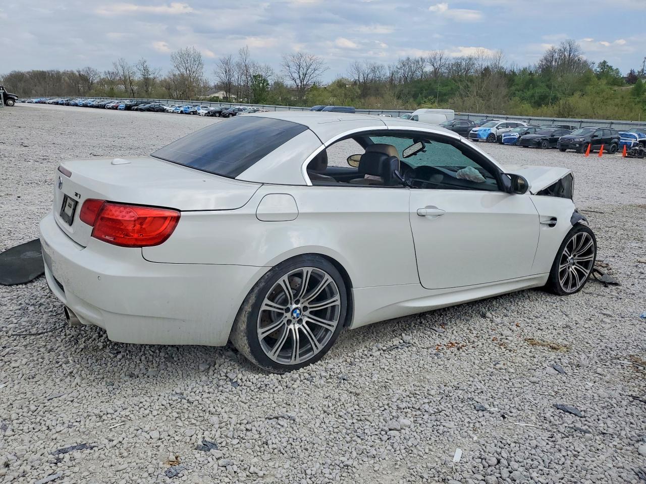 2011 BMW M3 - Фото 3