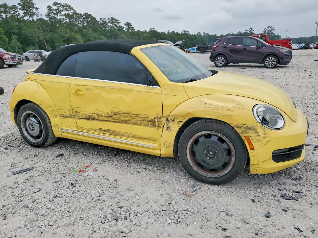 2013 Volkswagen Beetle - Image 4