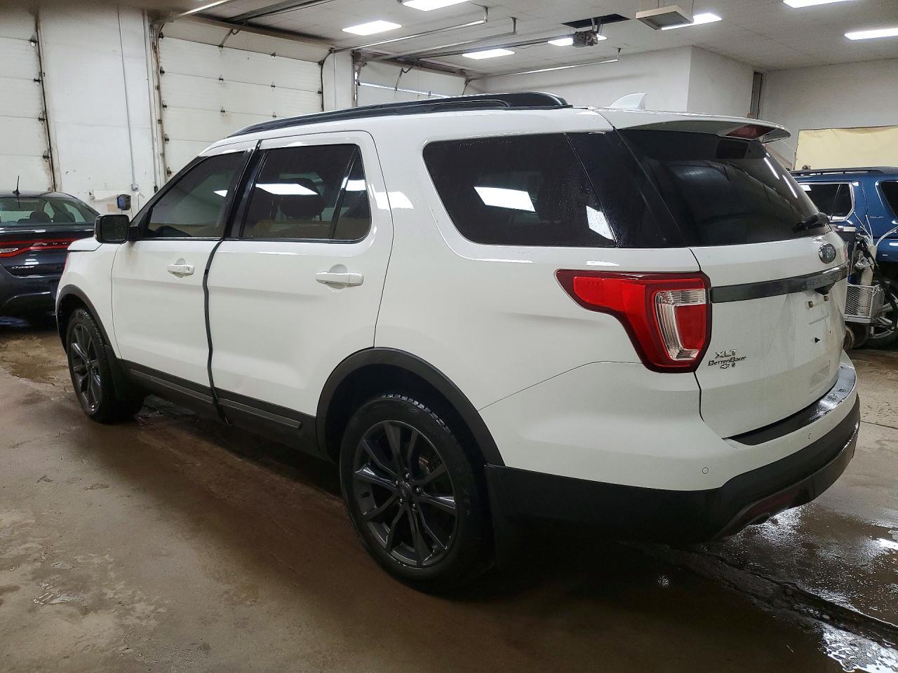 2017 Ford Explorer Xlt - Фото 2