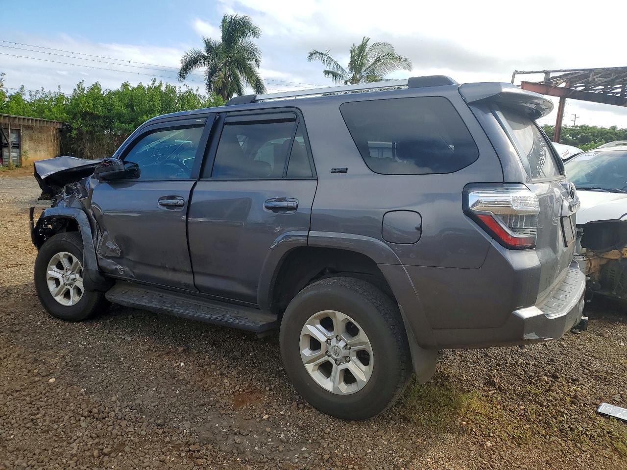 2022 Toyota 4Runner Sr5 - Image 2