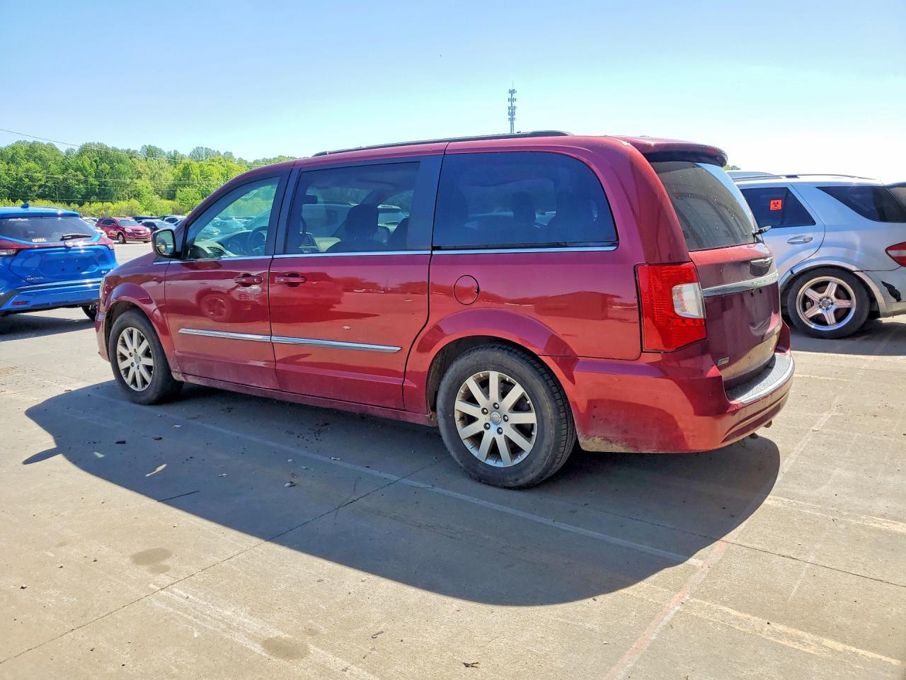 2015 Chrysler Town & Country Touri - Image 2