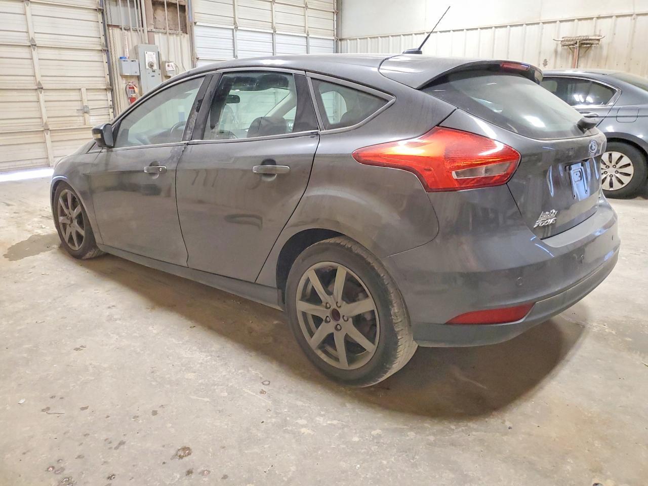 2016 Ford Focus Se - Image 2