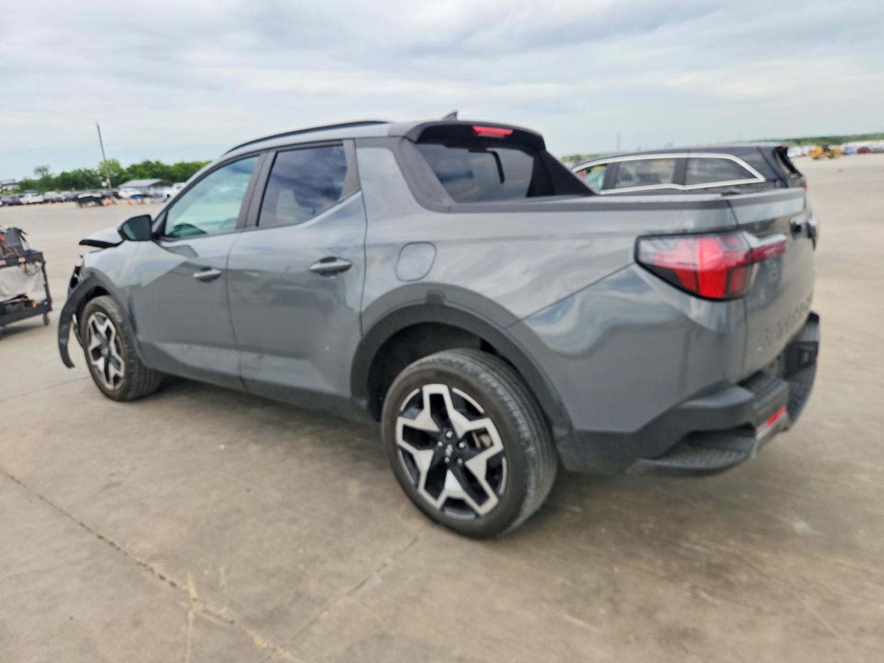2024 Hyundai Santa Cruz Limited - Image 2
