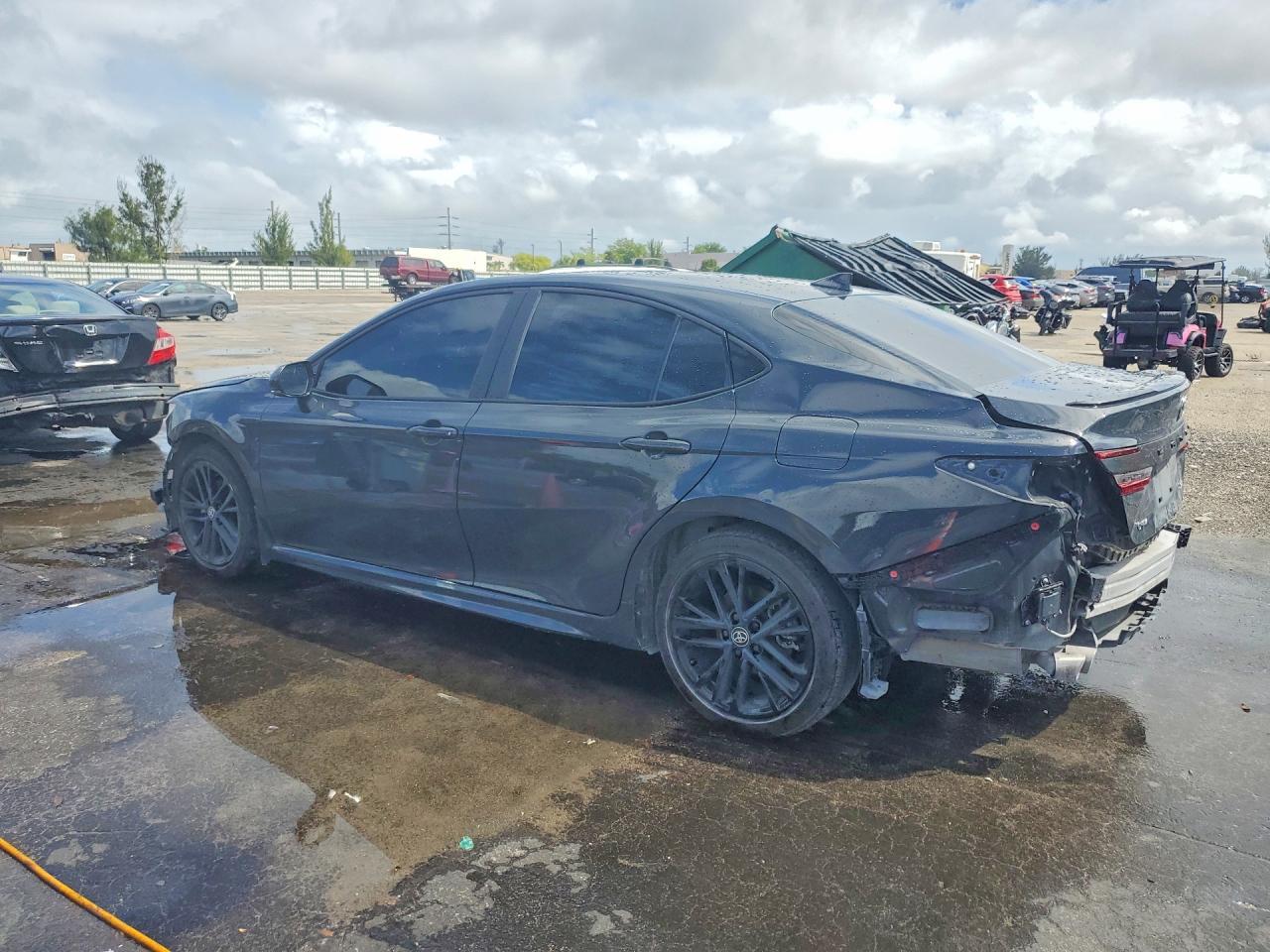 2025 Toyota Camry Se - Фото 2