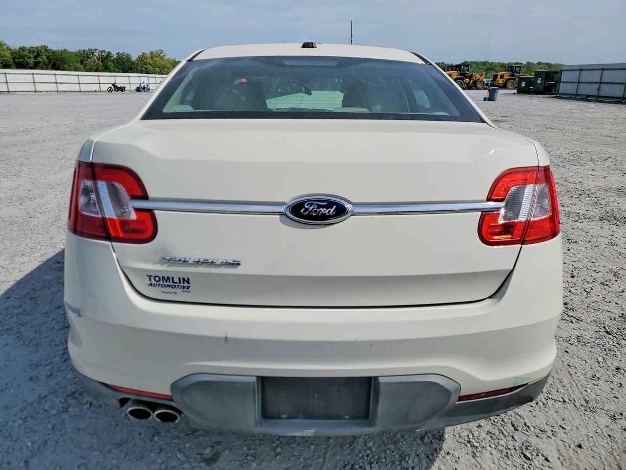 2010 Ford Taurus Se - Image 6