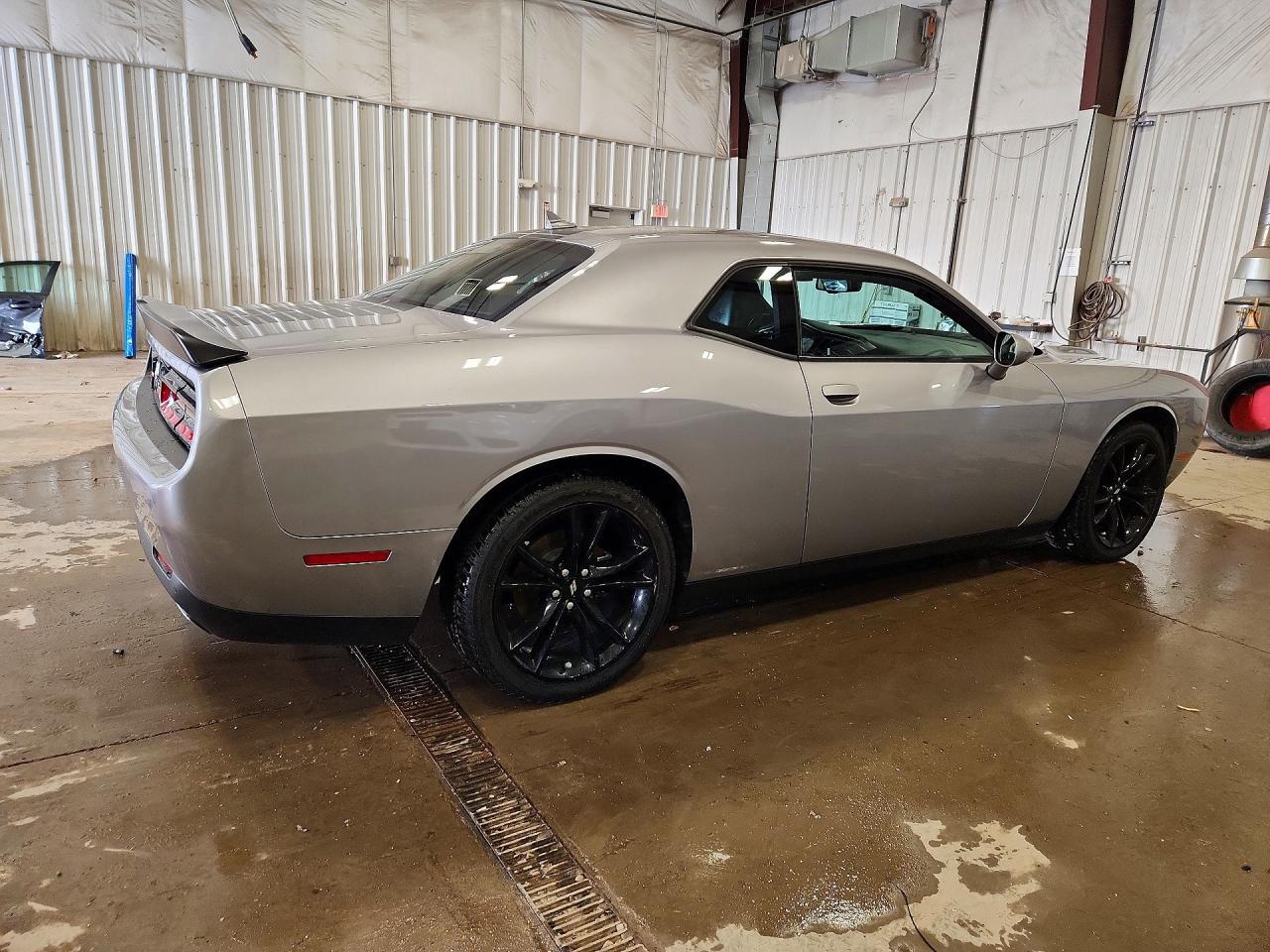2017 Dodge Challenger Sxt - Image 3