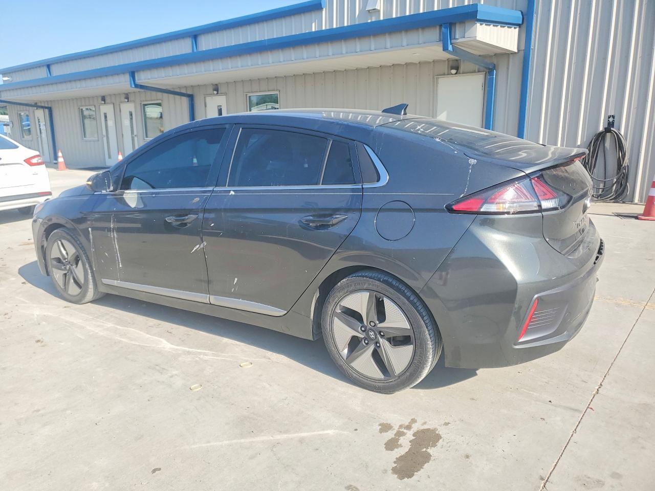 2021 Hyundai Ioniq Hybrid Sel - Image 2