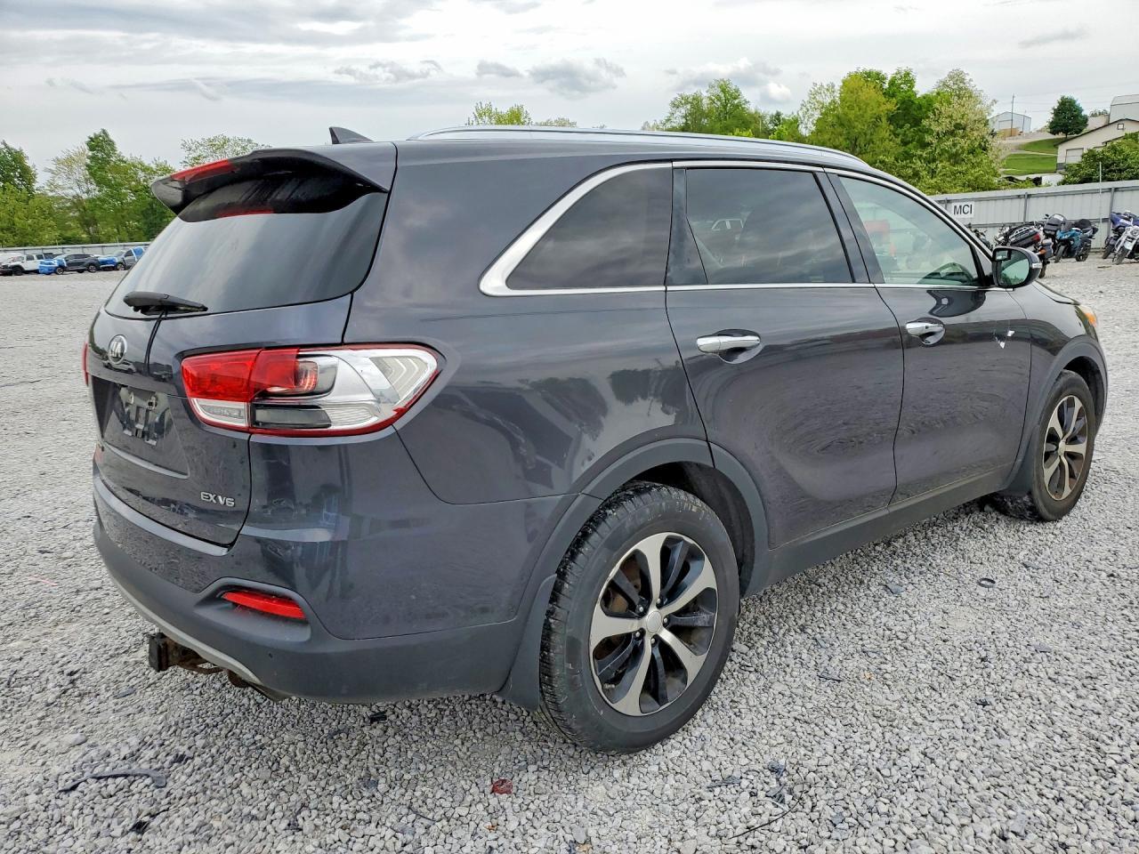 2017 Kia Sorento Ex - Image 3