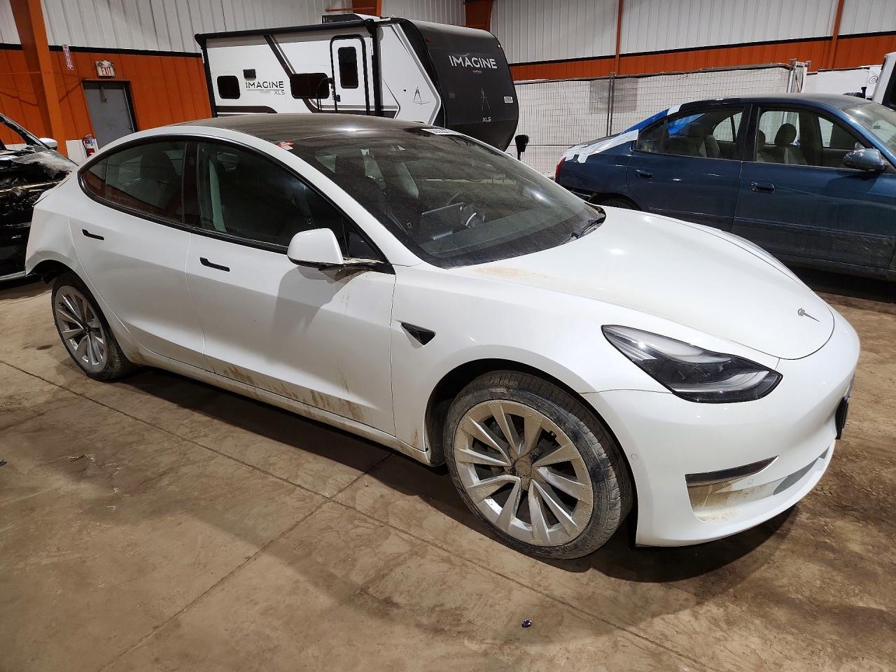 2022 Tesla Model 3 - Фото 4