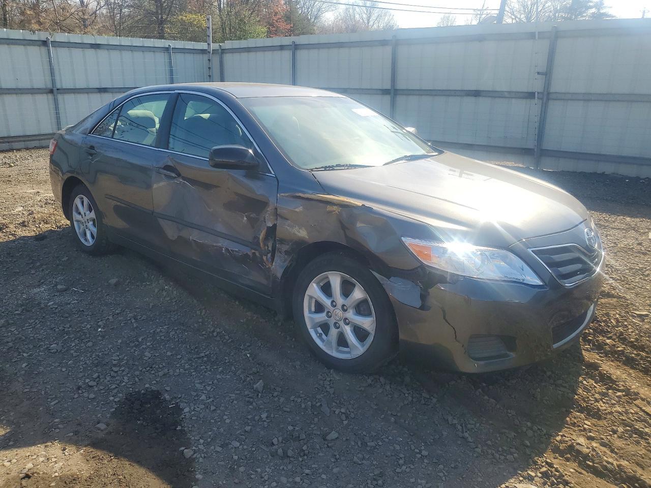 2011 Toyota Camry Le - Image 4