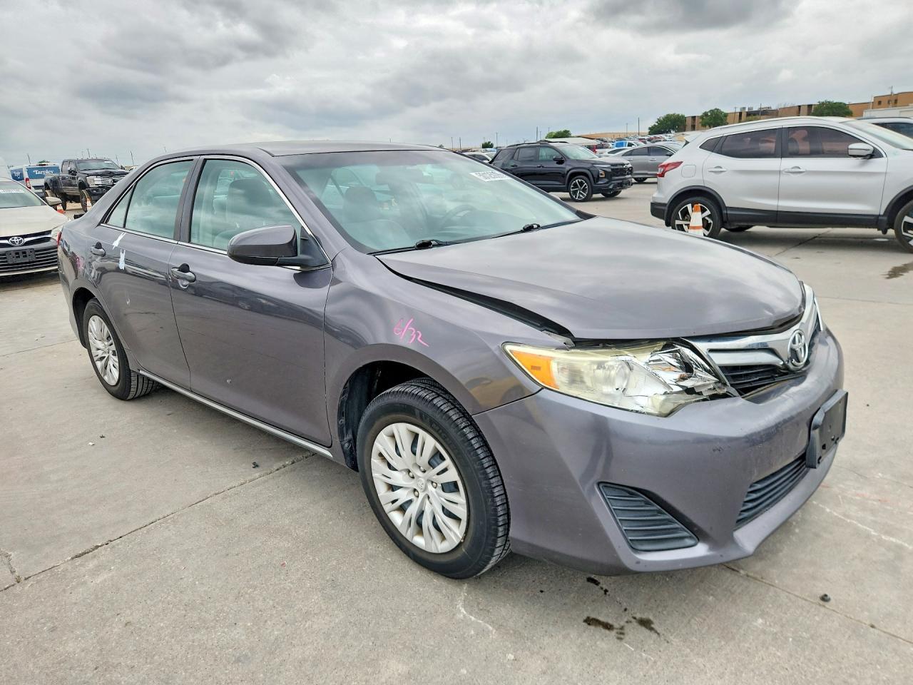 2014 Toyota Camry Le - Image 4