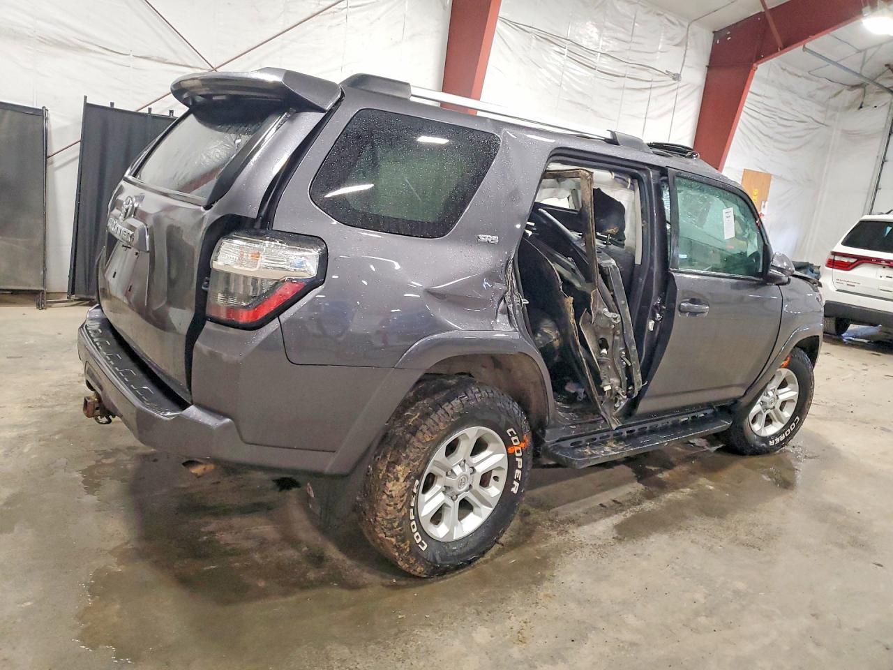 2022 Toyota 4Runner Sr5 Premium - Image 3
