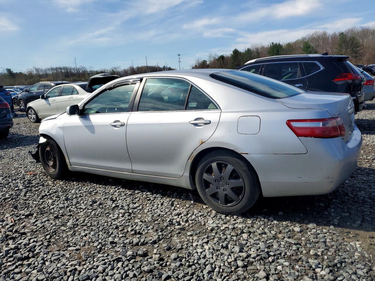 2009 Toyota Camry Le - Фото 2