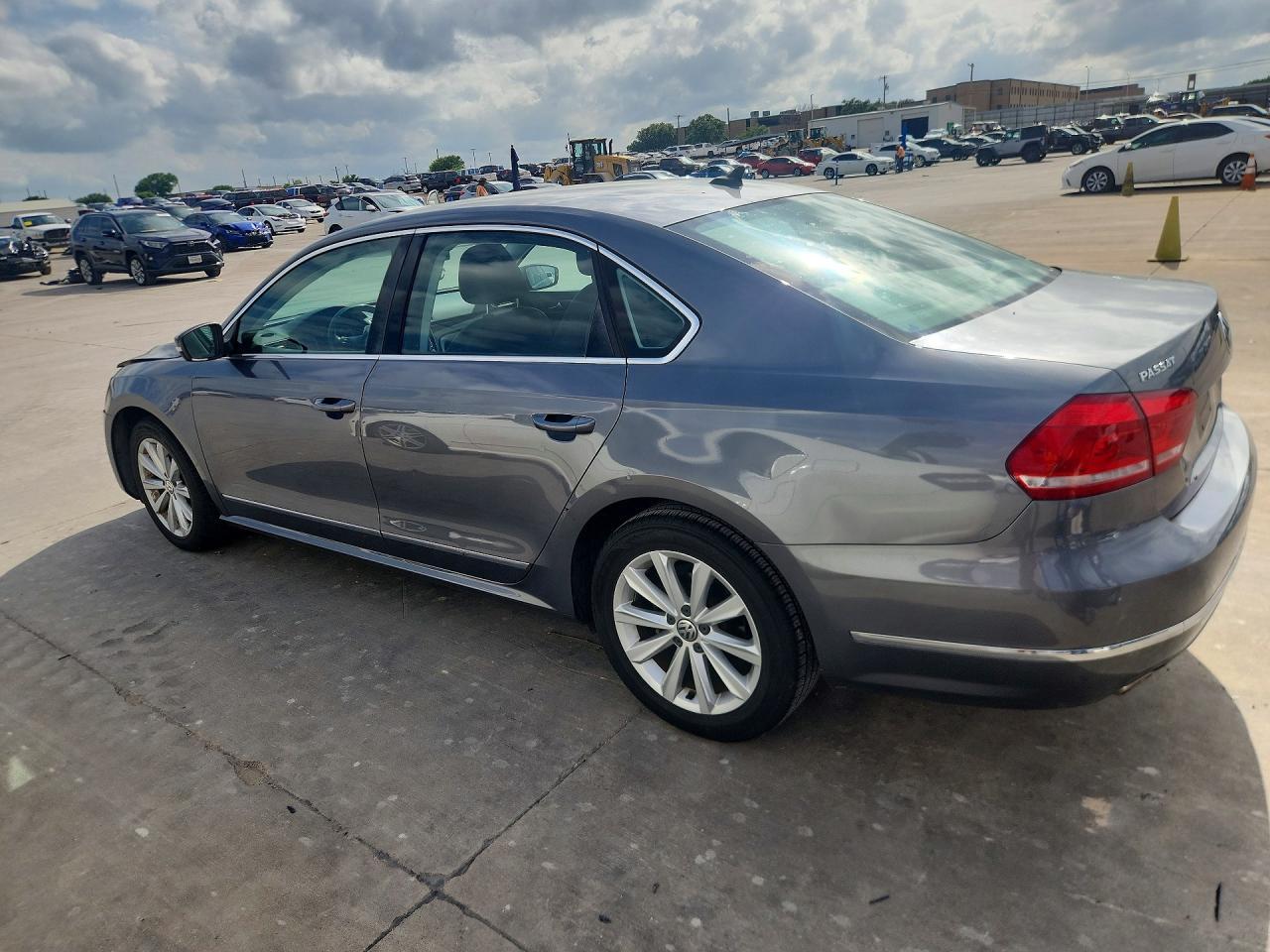 2013 Volkswagen Passat Sel - Фото 2