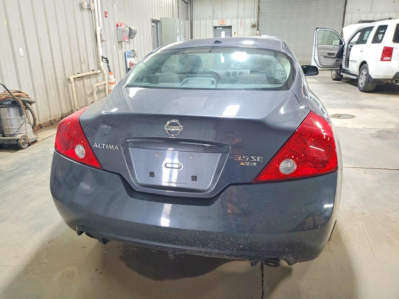 2009 Nissan Altima 3.5 Se - Image 6