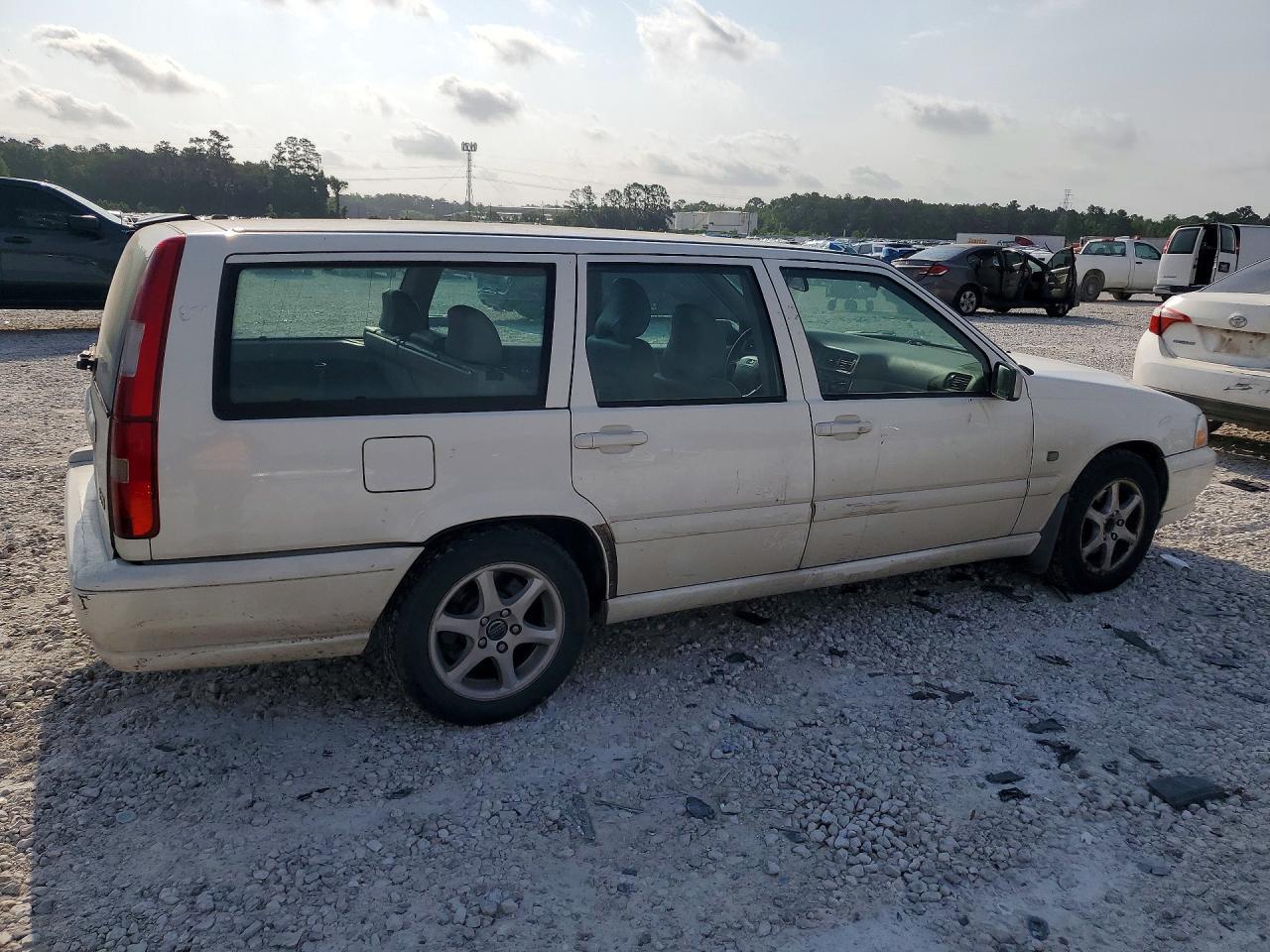 1999 Volvo V70 - Image 3