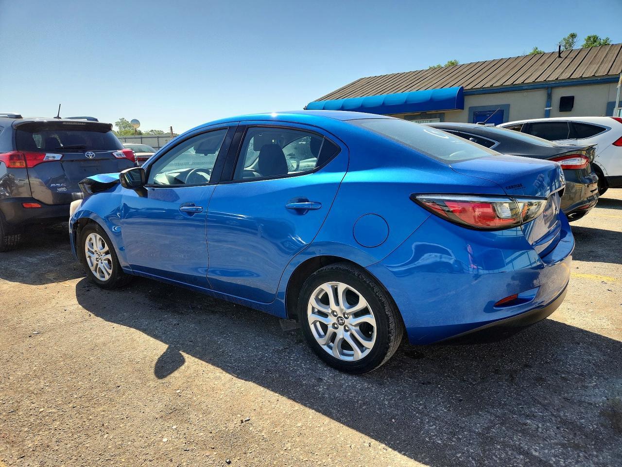 2018 Toyota Yaris Ia Base - Фото 2