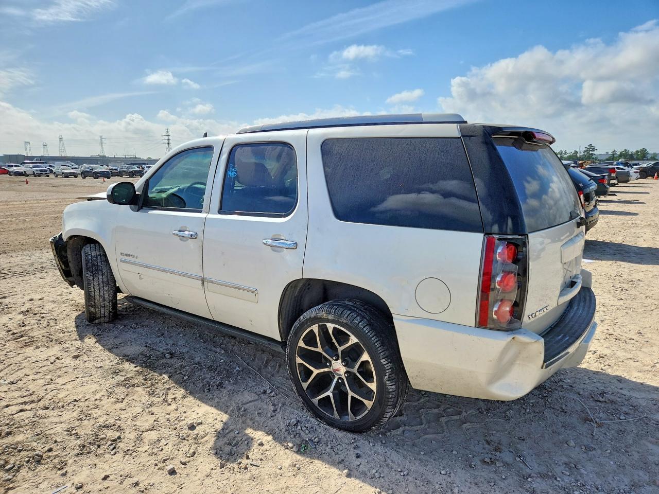 2014 GMC Yukon Denali - Фото 2