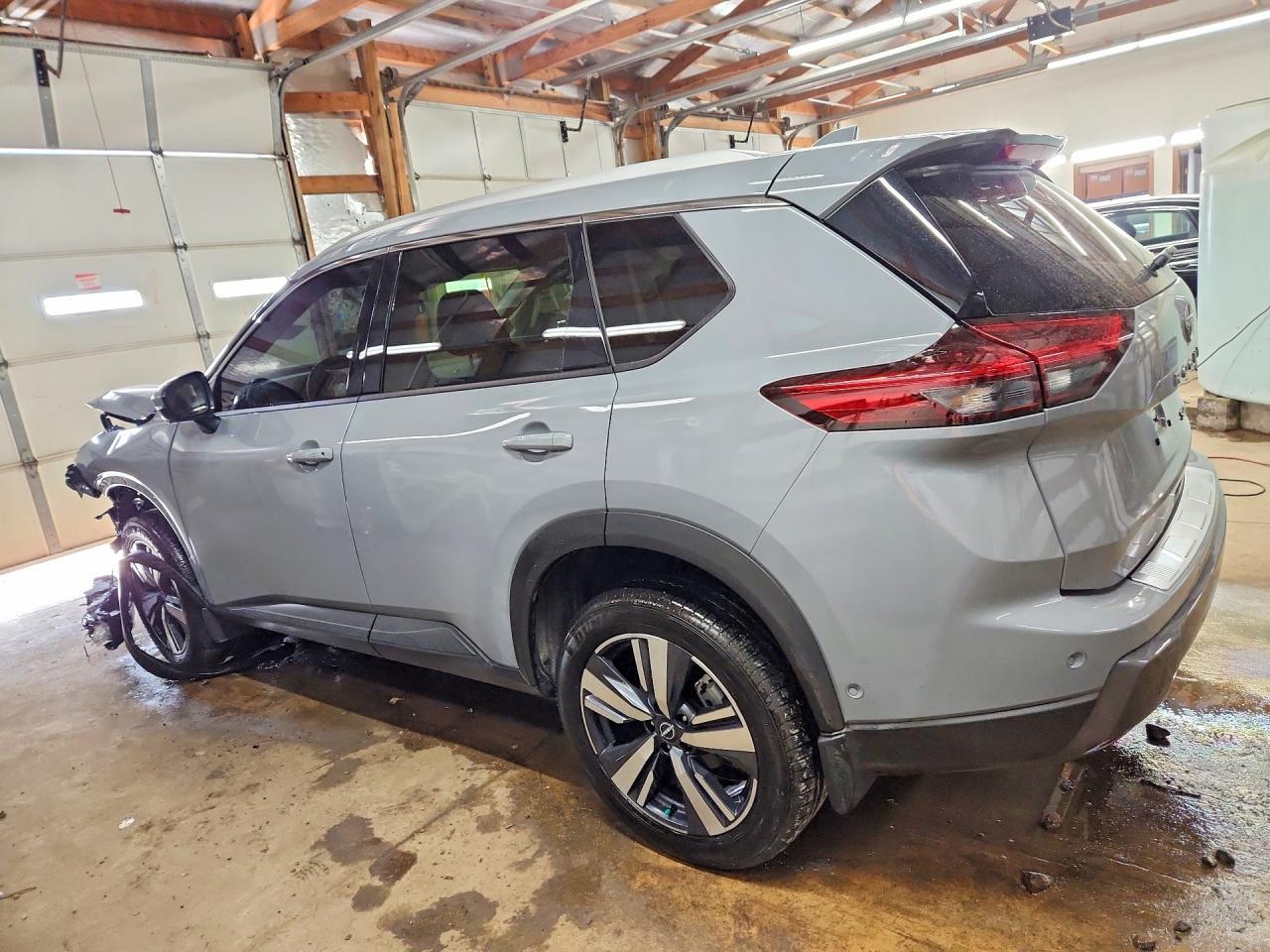 2025 Nissan Rogue Sl - Image 2