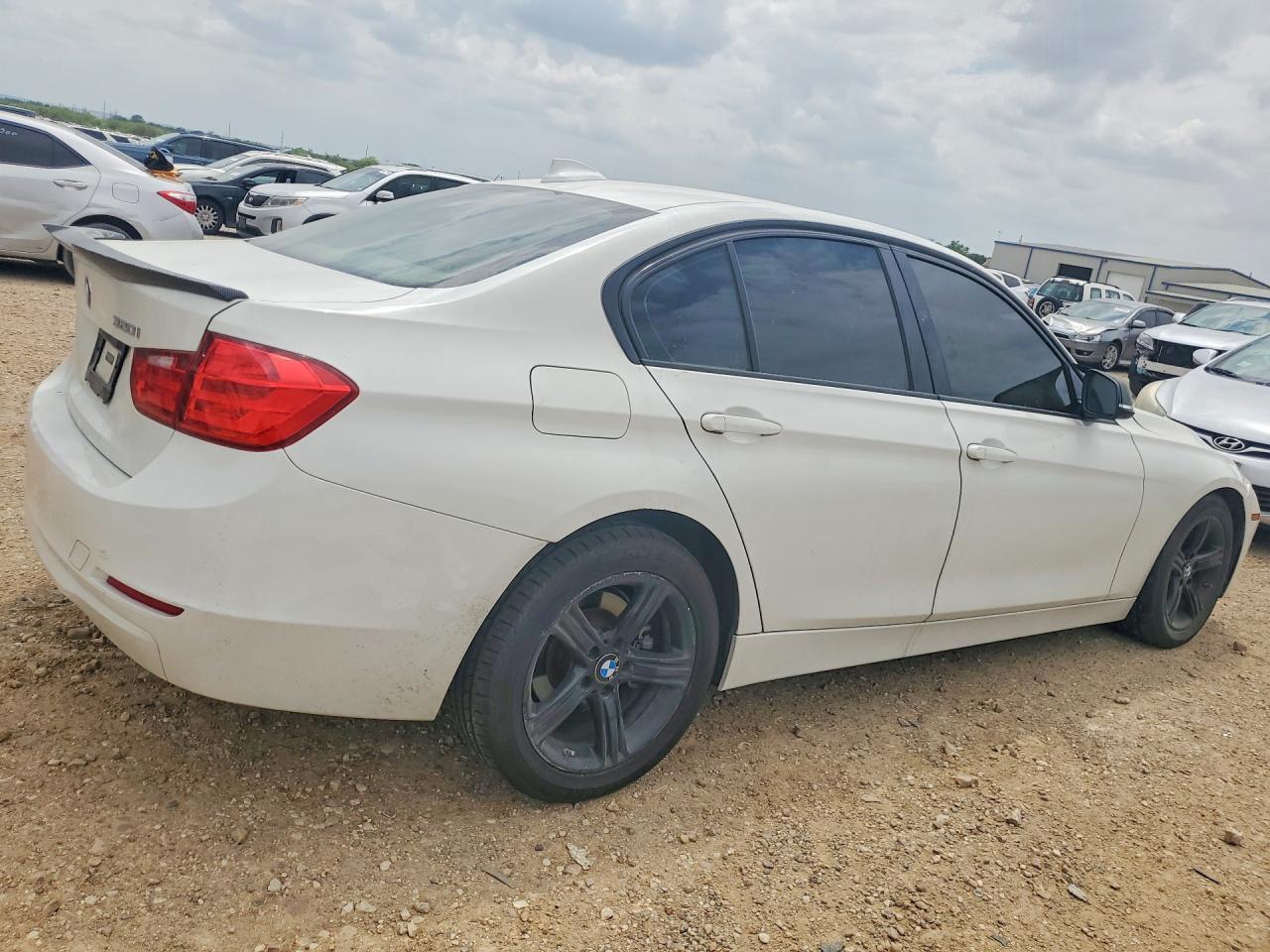 2015 BMW 320 I - Фото 3