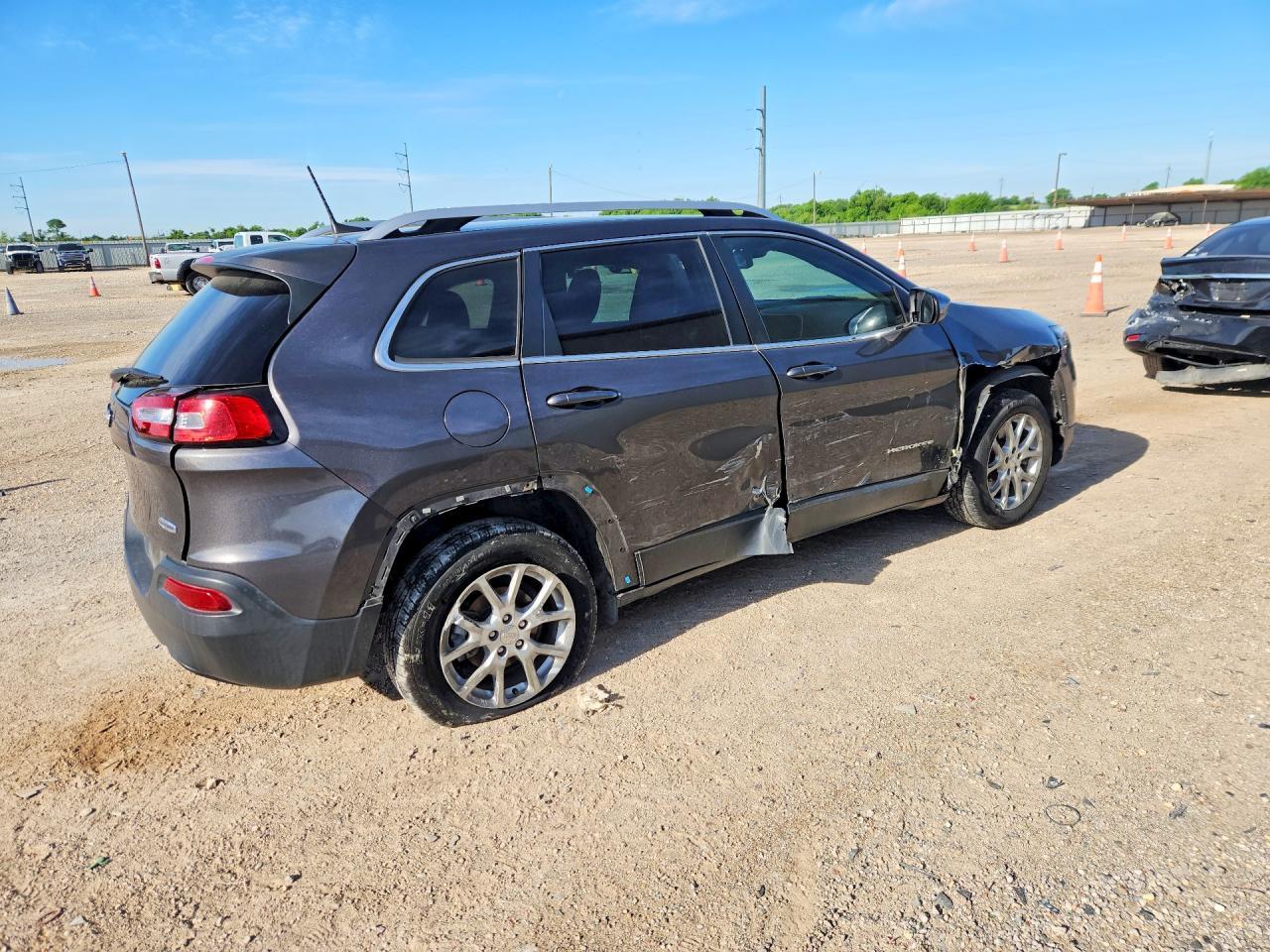 2017 Jeep Cherokee Latitude - Image 4
