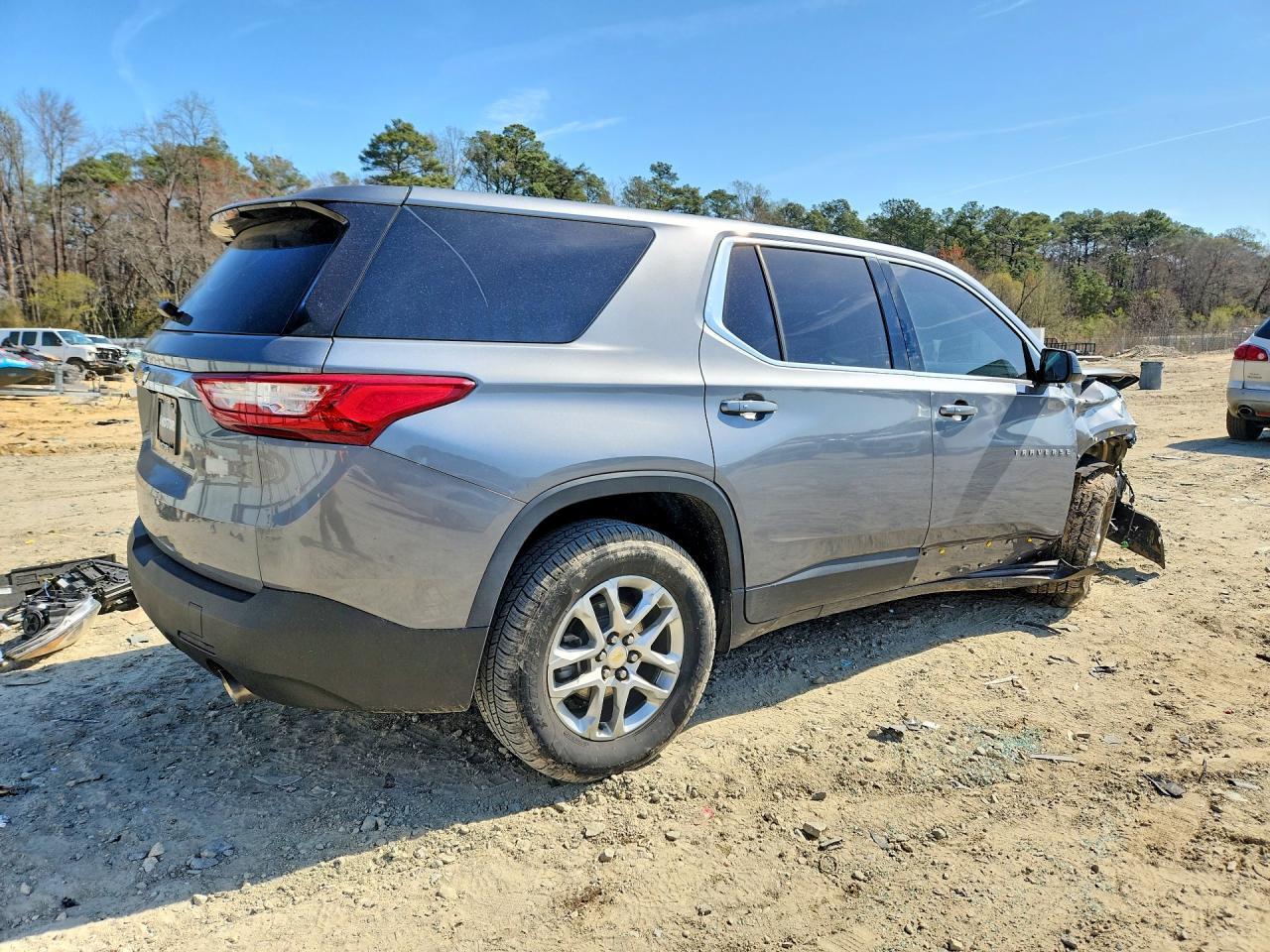 2020 Chevrolet Traverse Ls - Фото 3