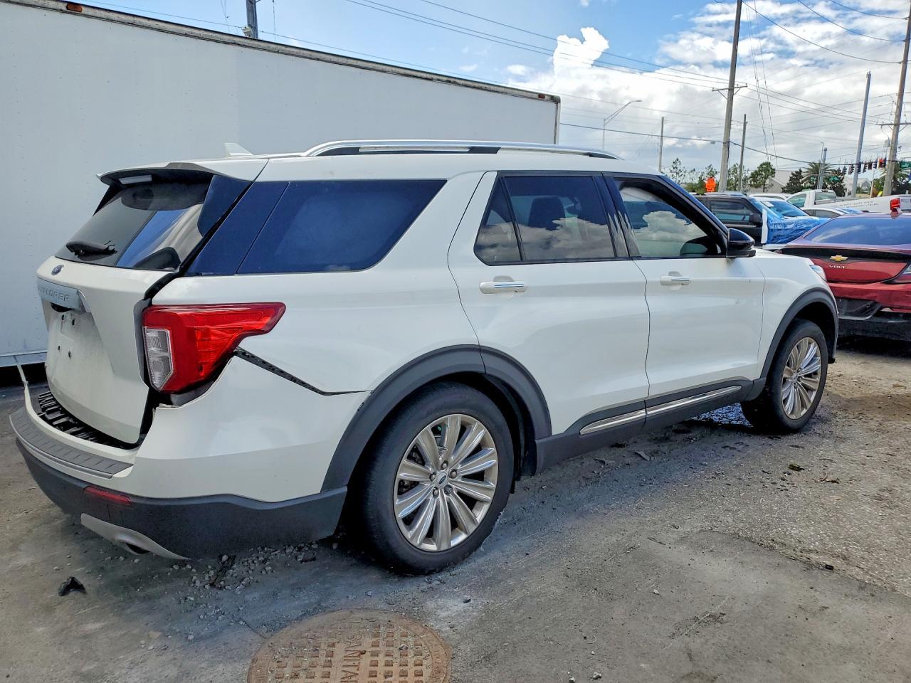 2022 Ford Explorer Limited - Image 3