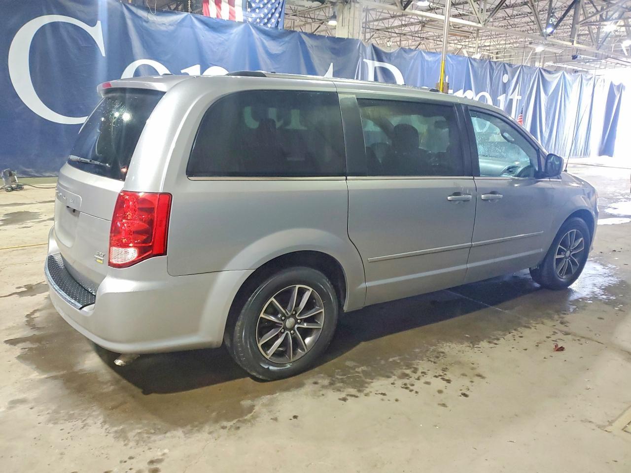 2016 Dodge Grand Caravan Sxt - Фото 3