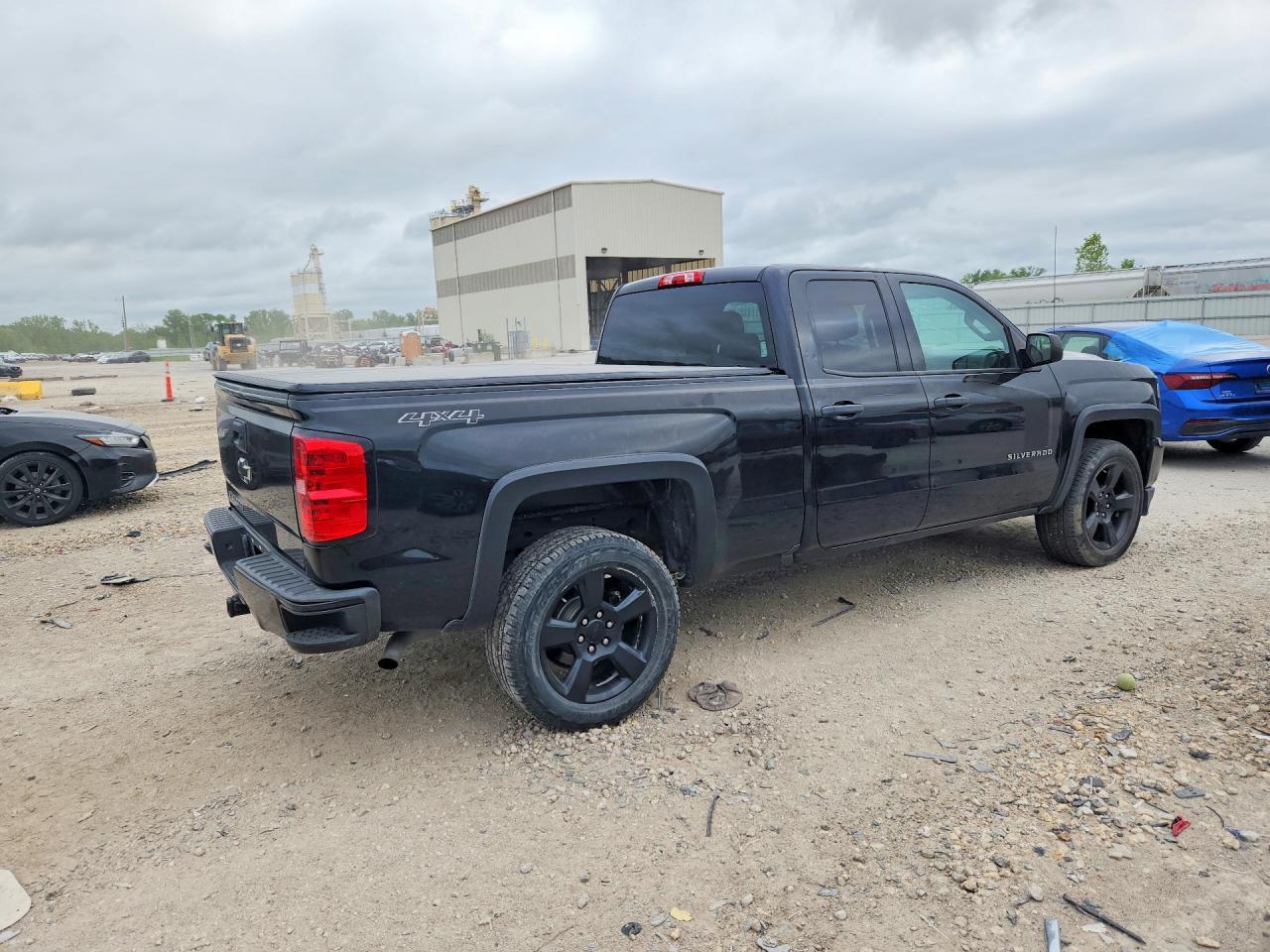 2016 Chevrolet Silverado K1500 Custom - Фото 3