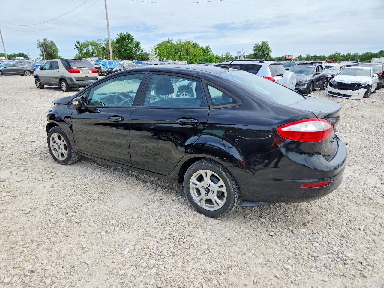 2016 Ford Fiesta Se - Фото 2
