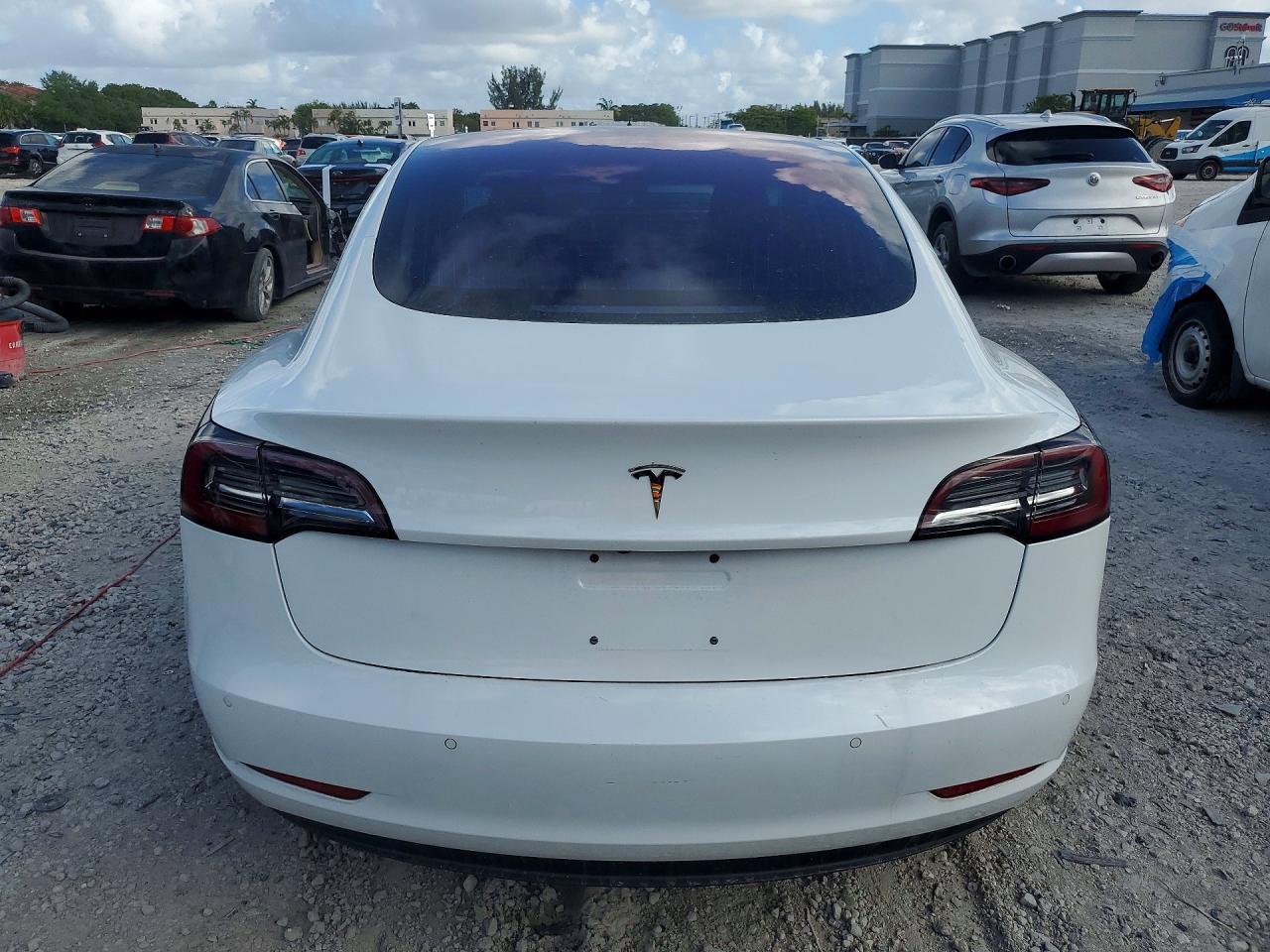 2018 Tesla Model 3 - Фото 6