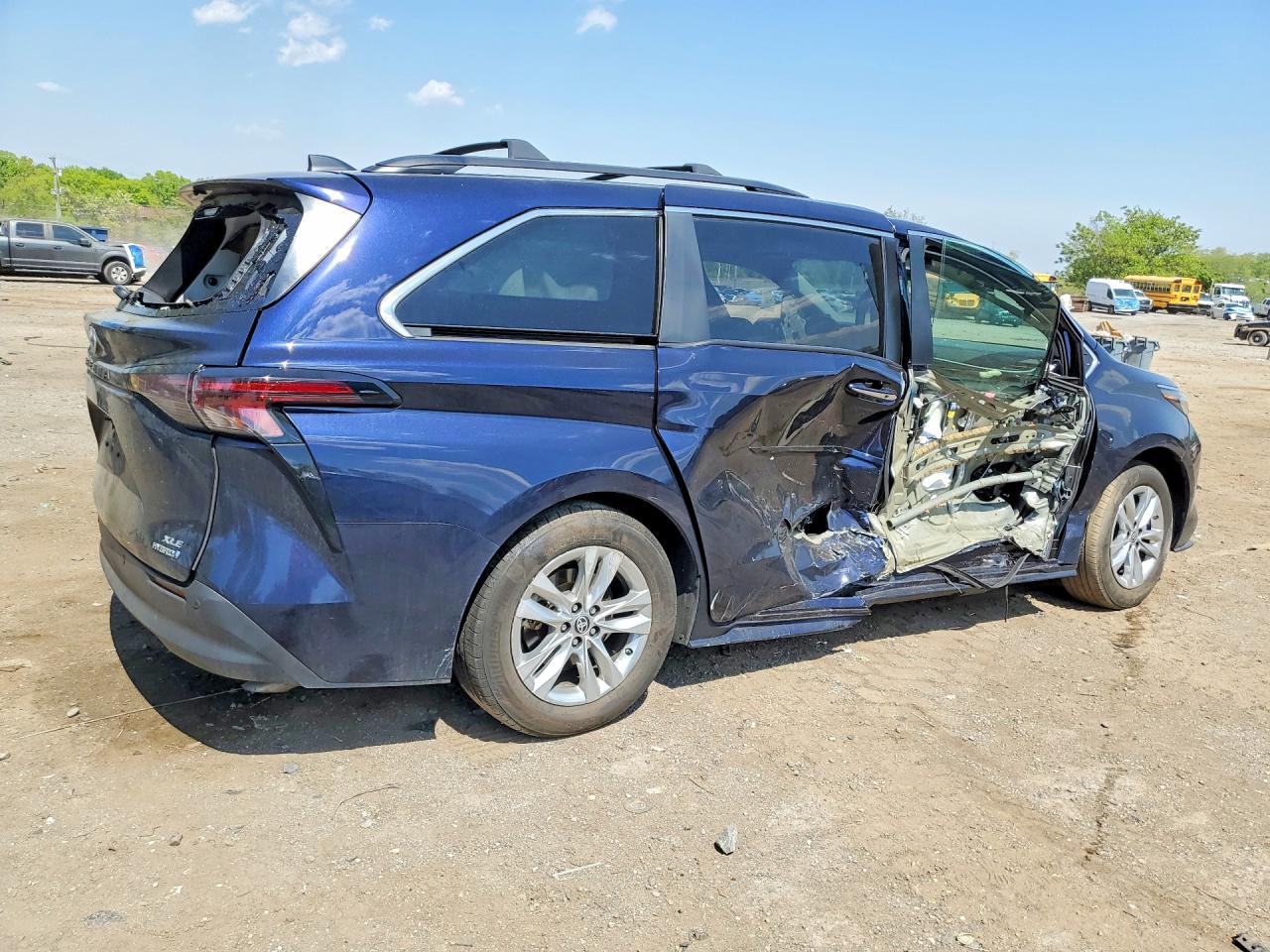 2024 Toyota Sienna Xle 7-Passenger - Фото 3