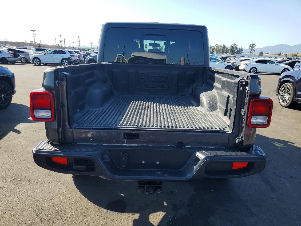 2021 Jeep Gladiator Sport - Image 6