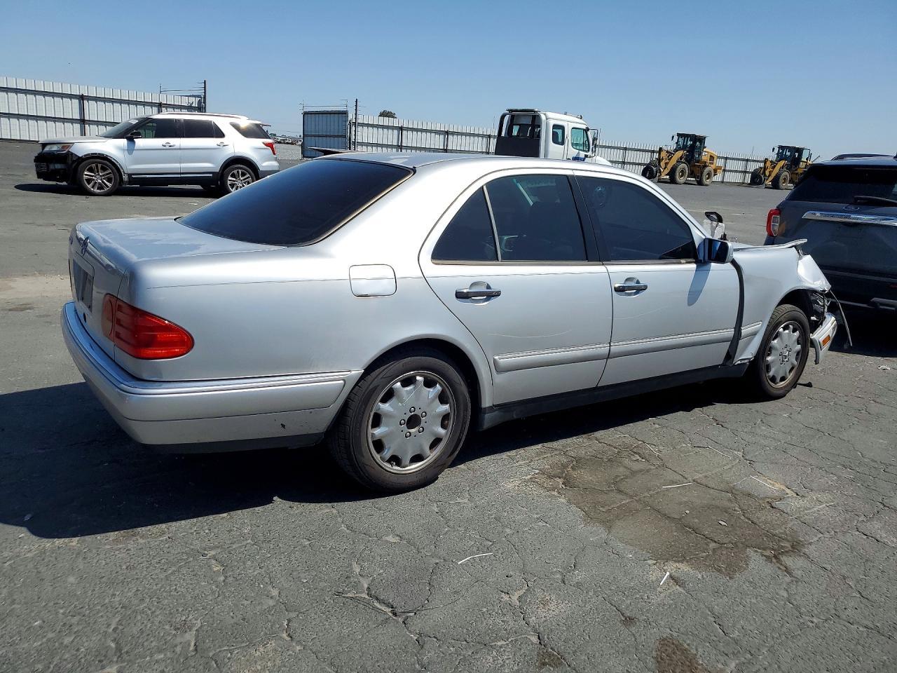 1999 Mercedes-Benz E 320 - Image 3