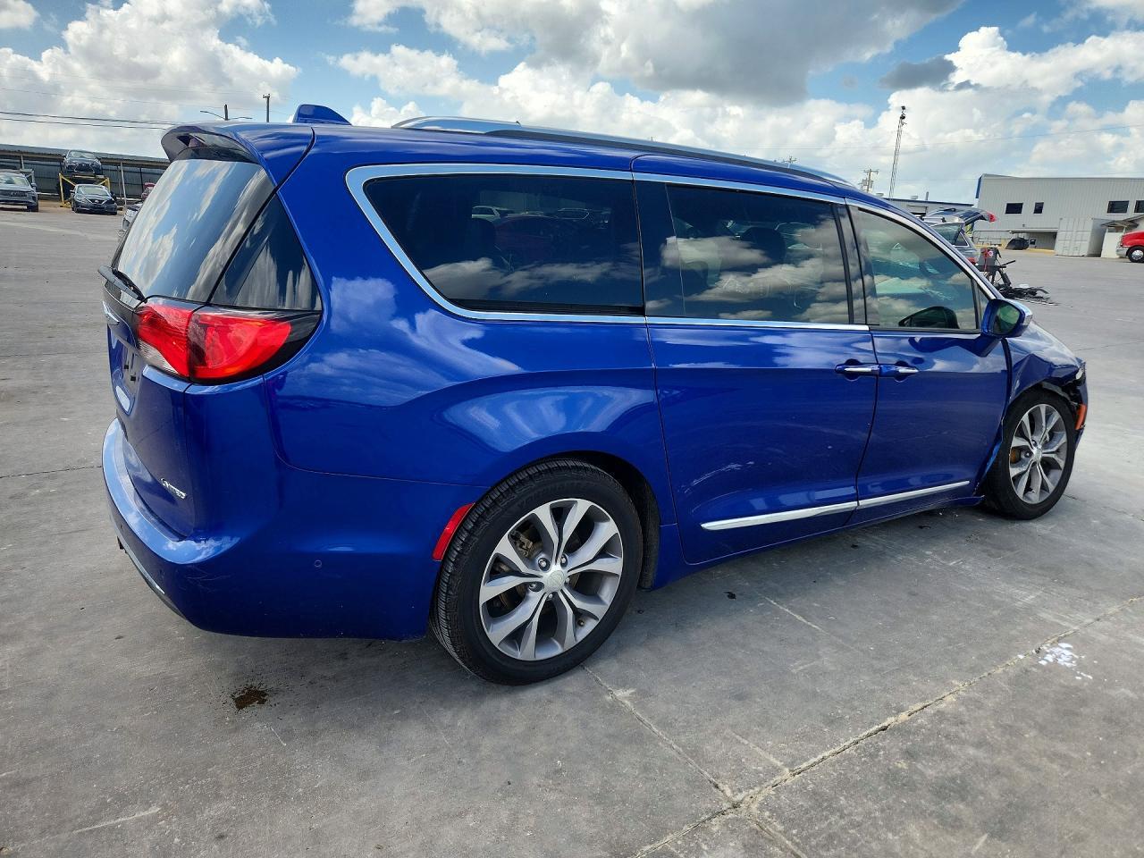 2020 Chrysler Pacifica Limited - Image 3